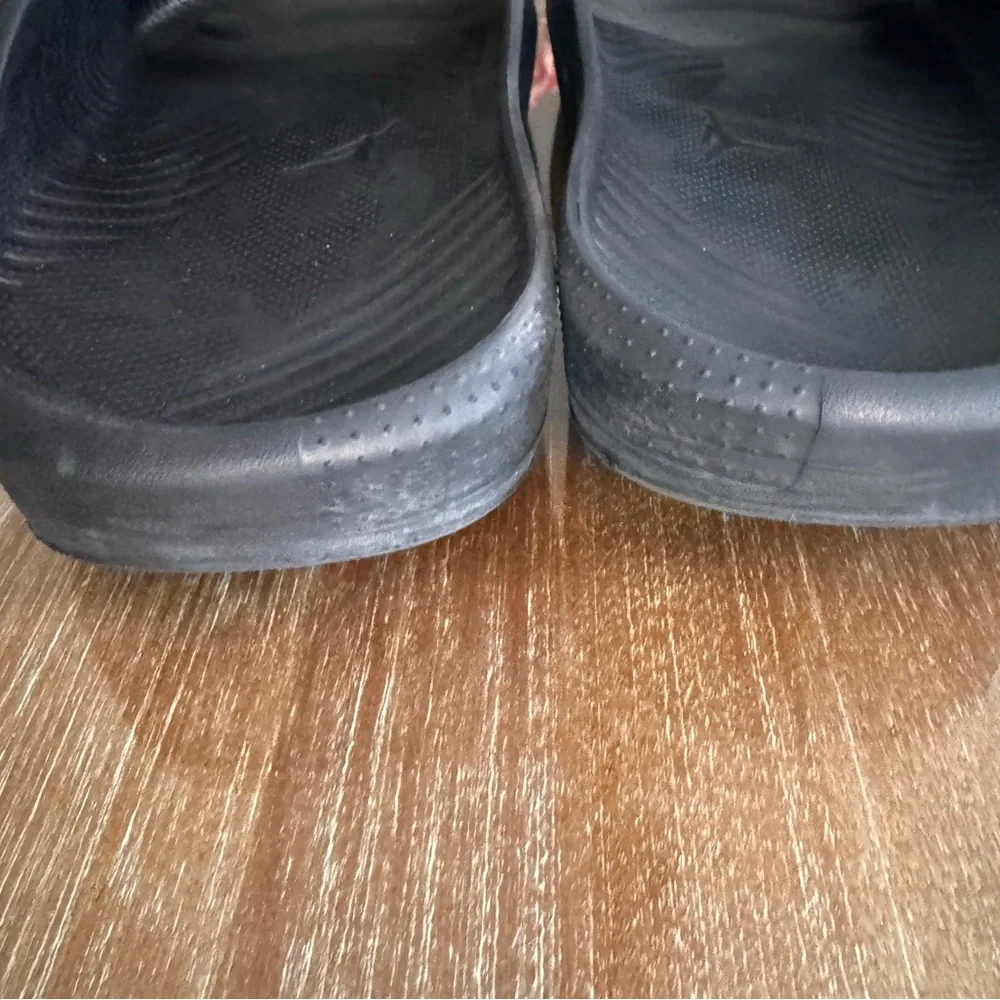 Mens Jordan Post slide black size 9
These were only worn a few times outgrown - Picture 4 of 6